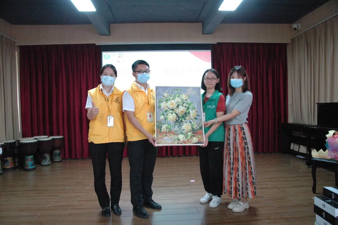 履行社會責任,彰顯企業擔當|華昌集團前往獅山鎮小塘社區康園中心開展慰問活動
