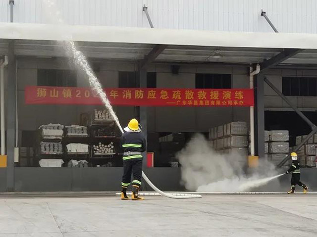 經過南海區消防救援大隊大圃消防站的全力撲救火情得到有效控制